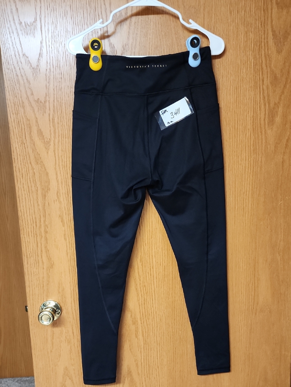 Victoria's Secret Black  Performance Leggings w pockets s/m no tag...number 3411